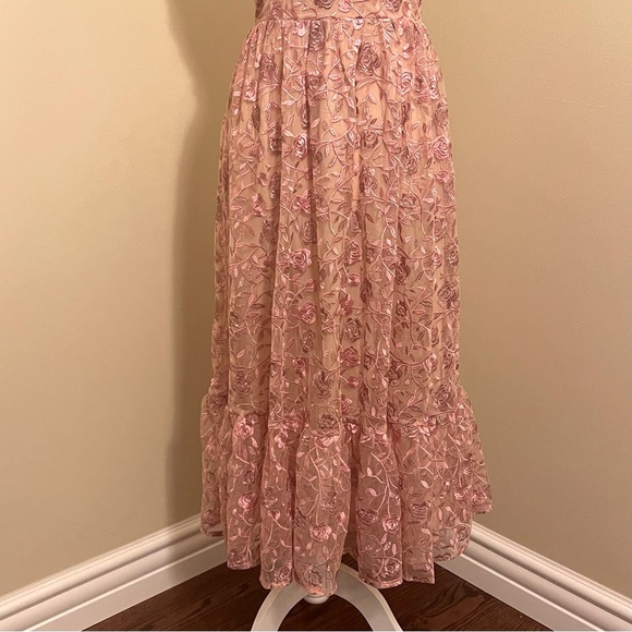 Storia Lace Floral Midi Dress - Picture 6 of 10